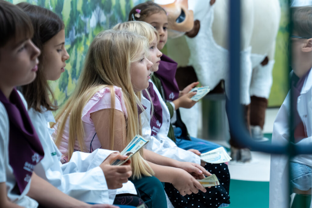 Încrederea în visul tău începe cu educația financiară: BCR și Destiny Park, parteneri pentru o generație mai sigură pe sine