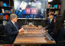 Emil Hurezeanu despre jurnalism, diplomație și viitorul României, în dialog cu elevii Laude-Reut, într-o ediție de colecție a podcastului „Ce mai zici?”