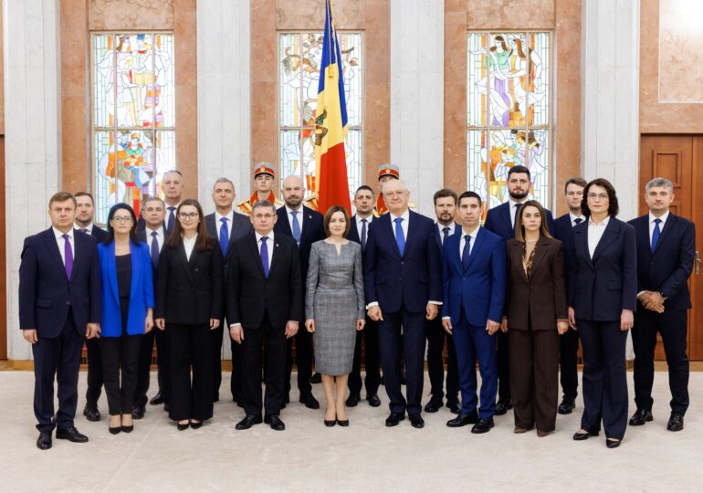 Republica Moldova are un nou guvern. Executivul condus de Alexandru Munteanu a depus jurământul de învestire