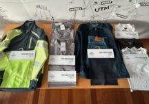 Cutia neagră care dă o nouă viață hainelor. Fabrica e unică în lume și procesul strict secret