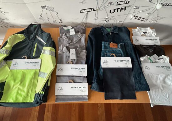 Cutia neagră care dă o nouă viață hainelor. Fabrica e unică în lume și procesul strict secret