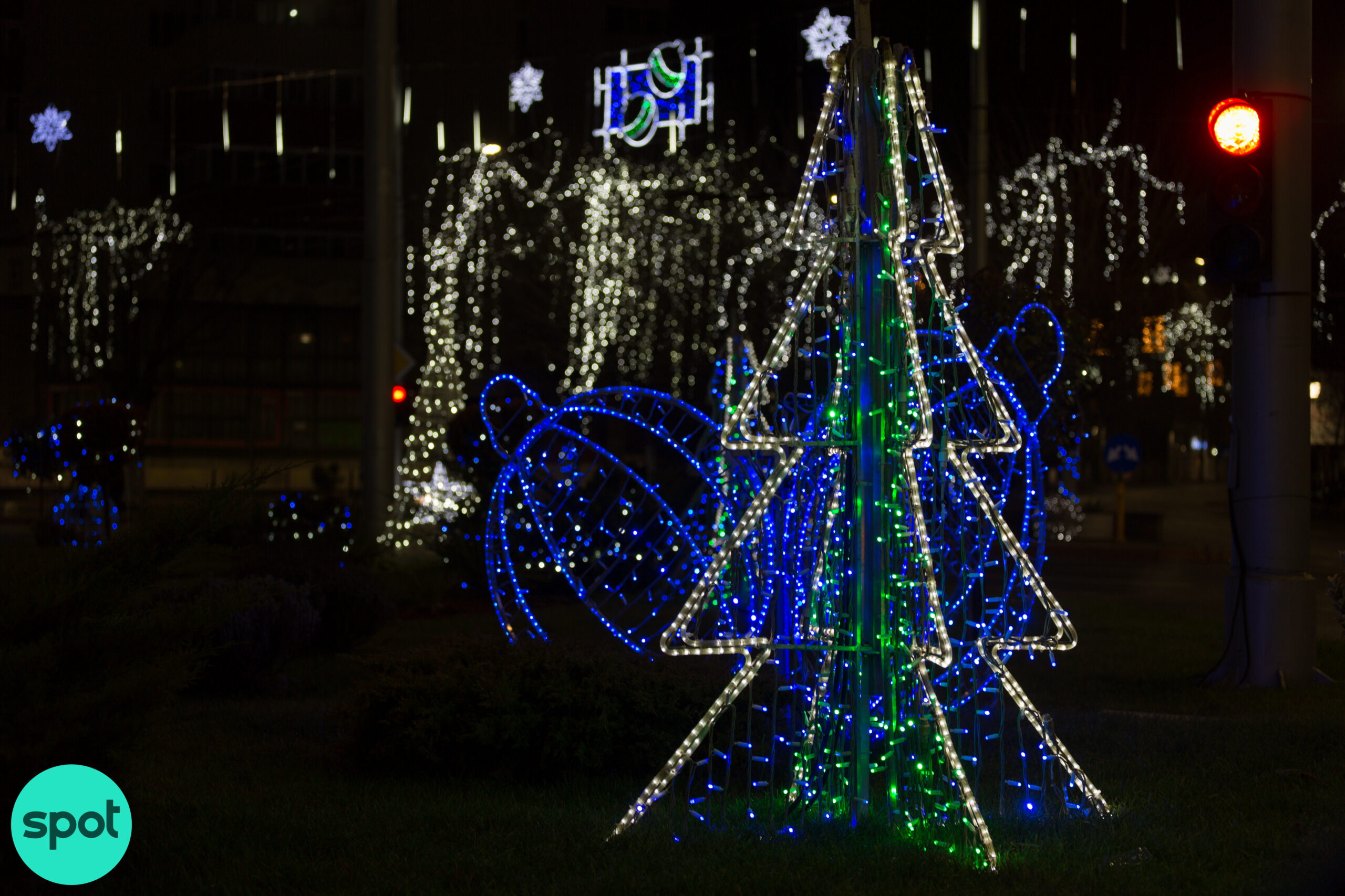 Primăria Capitalei cheltuie 8 milioane de lei pe luminițe, o sumă record pentru ultimii 2 ani.