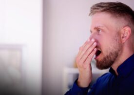 Ce afecțiuni ascunde o respirație urât mirositoare