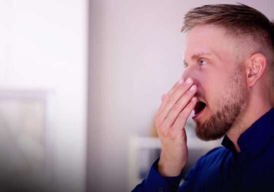 Ce afecțiuni ascunde o respirație urât mirositoare