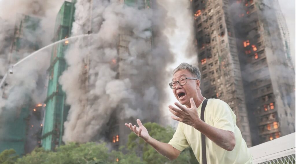 Incendiu puternic în Hong Kong. Arde un complex de zgârie nori. Sunt cel puțin 13 morți, dar și oameni blocați în blocurile în flăcări (Video)