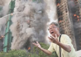 Incendiu puternic în Hong Kong. Arde un complex de zgârie nori. Sunt cel puțin 14 morți, dar și oameni blocați în blocurile în flăcări (Video)