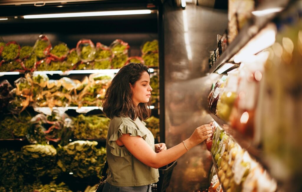 Comisia Europeană ia în calcul o taxă pentru alimentele nesănătoase