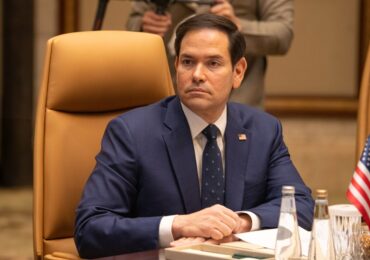 Deși e vizat de sancțiunile Chinei, Marco Rubio a mers cu Trump la Beijing. Ce soluție ingenioasă s-a găsit