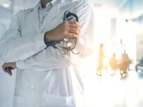 Disputa pe „legarea de glie” a medicilor. Un consilier prezidențial îl temperează pe Bolojan: Nu știu cum am putea reglementa, suntem în UE