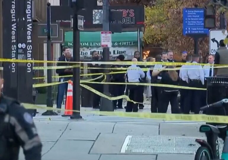 Doi membri ai Gărzii Naționale, împușcați lângă Casa Albă, au murit. Un suspect a fost reținut. Trump: „Animalul va plăti un preț foarte mare”