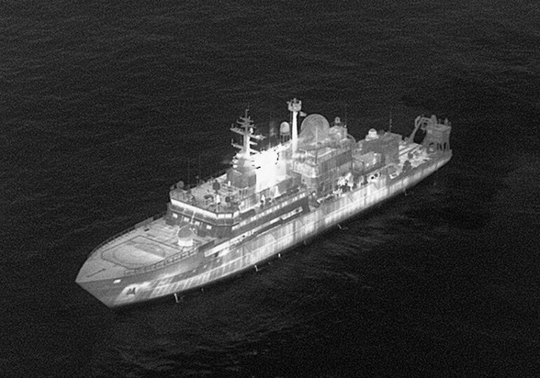 O navă spion rusească dă târcoale Marii Britanii. Londra are opțiuni militare și îl amenință pe Putin