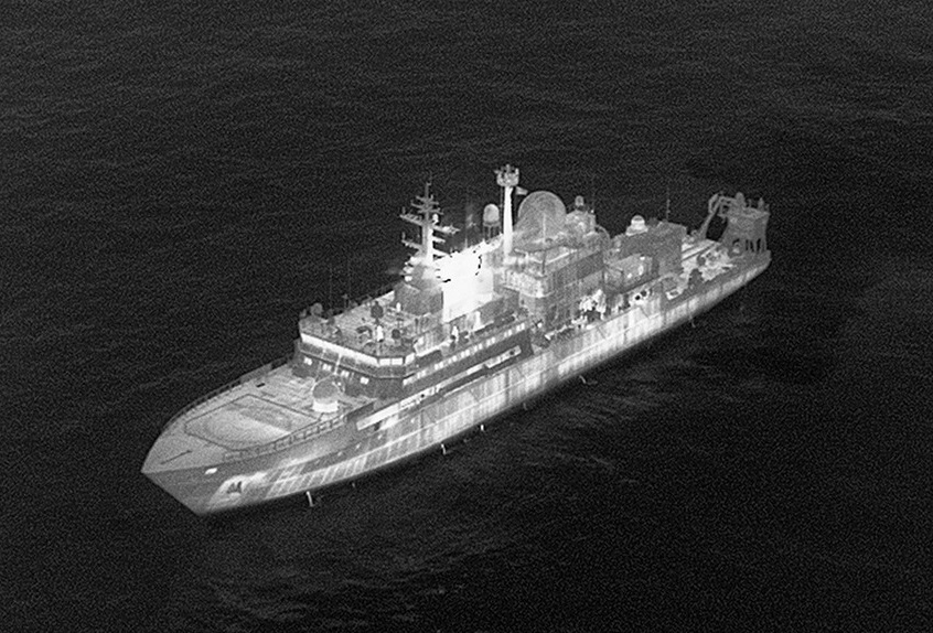 O navă spion rusească dă târcoale Marii Britanii. Londra are opțiuni militare și îl amenință pe Putin