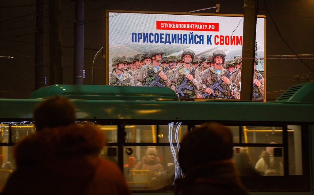 Soldații ruși care pleacă pe front sunt vânați de văduve negre