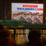 Soldații ruși care pleacă pe front sunt vânați de văduve negre