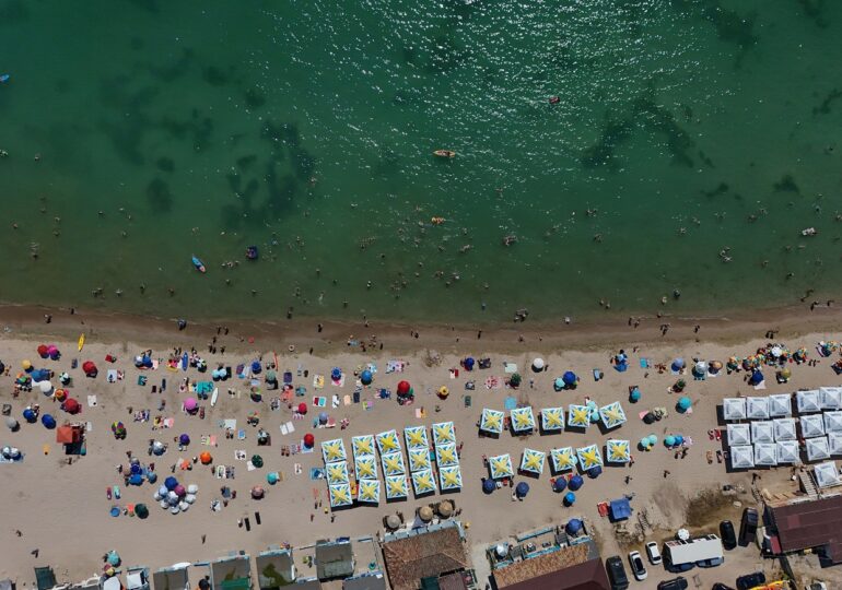 Ministrul Mediului: S-a încercat acoperirea unor ilegalități pe plaje. 80% din construcțiile de la Năvodari sunt ilegale, amenzi cât două șampanii de lux