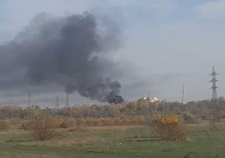 Trei scenarii pentru nava cu GPL care arde pe Dunăre. Cât de distrugătoare ar fi o explozie