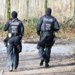 Un român a fost arestat în Germania după ce a desenat cu sânge svastici pe mașini și ziduri