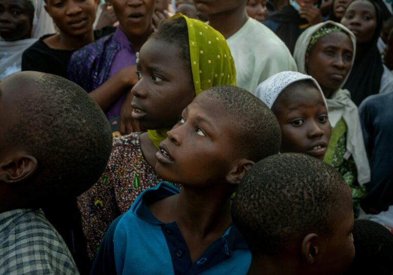 Răpire în masă în Niger. 227 de elevi și profesori, duși în miez de noapte într-o pădure de bărbați înarmați