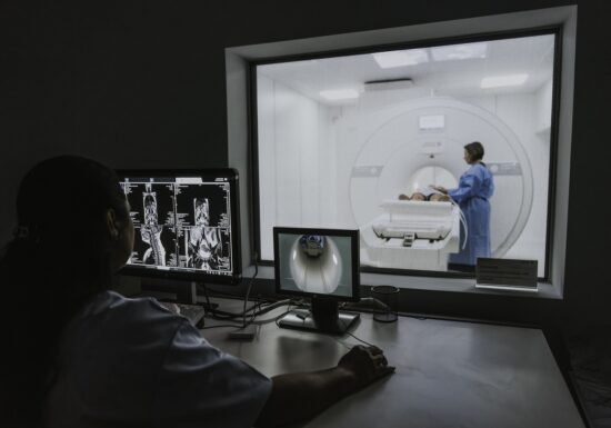 RMN-ul cerebral: investigația-cheie pentru migrene, amețeli sau pierderi de memorie