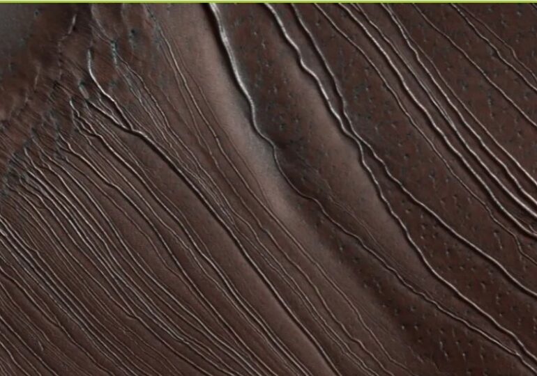 S-a aflat în sfârșit cum au fost create misterioasele șanțuri de pe Marte