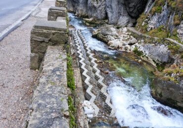 Scări pentru pești construite pe râul Bicaz (Foto)