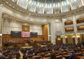 Strategia Națională de Apărare trece lejer de Parlament. De ce a fost comparată cu un pom de Crăciun