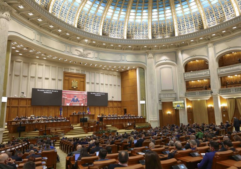 Strategia Națională de Apărare trece lejer de Parlament. De ce a fost comparată cu un pom de Crăciun