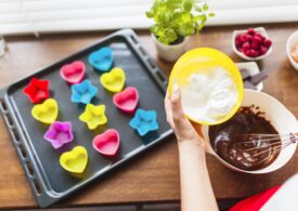 Pericolul din recipientele de copt din silicon