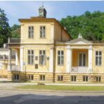 Vila împărătesei Sisi din Herculane riscă să fie distrusă. Hoții au furat acoperișul de cupru, iar apa roade tavanele