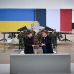 Ziua 1363 – Navă în flăcări, aproape de Tulcea. Copii loviți cu racheta. Macron și Zelenski semnează pentru 100 de Rafale. Avertisment: Rusia ar putea ataca NATO în 2-4 ani (Foto&Video)