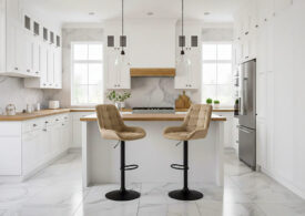 Cum alegi scaune potrivite pentru locuințele cu insulă în bucătărie