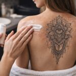 În primele 24h contează rutina, nu norocul – tatuaj pe spate și îngrijire fără stres