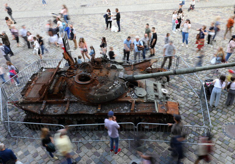 Ucrainenii ar fi tot mai dispuși să accepte renunțarea la teritoriile ocupate. Cei care se opun au scăzut de la 76% la 40%