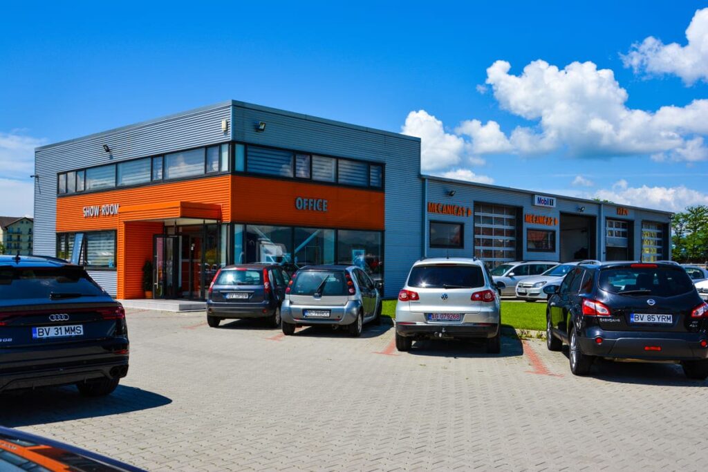 Designul unui service auto: fluxuri eficiente pentru clienți și mecanici