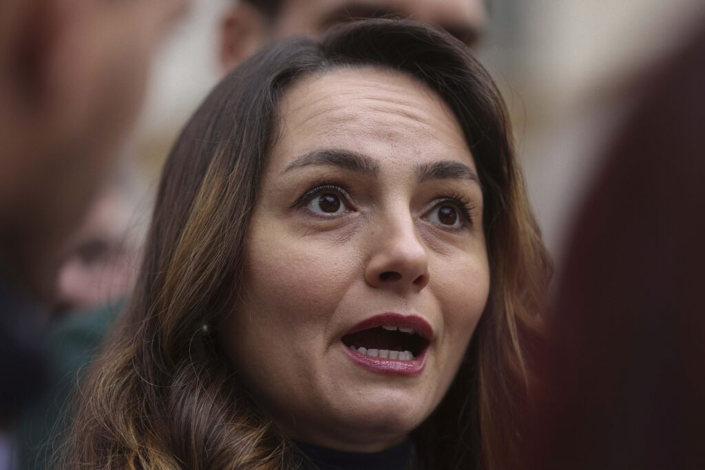 Scandal la suveraniști: Anamaria Gavrilă l-a dat afară pe cel pe care acum o lună îl numise ”cu bucurie și încredere” lider de grup parlamentar