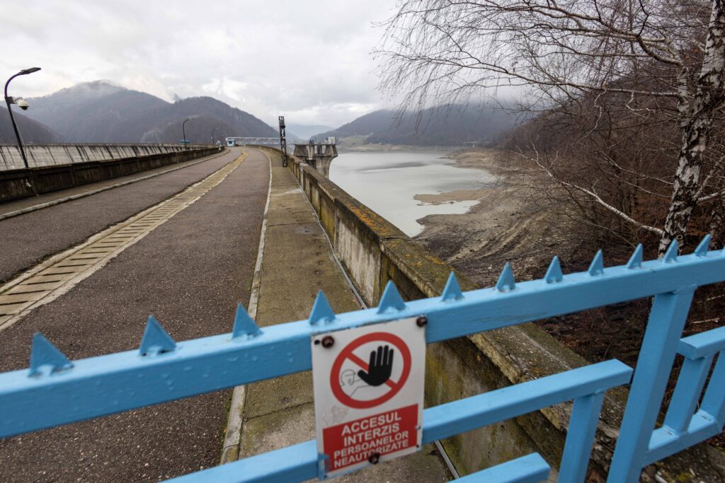 Criza apei din Prahova: Se reia alimentarea cu apă. Nu e încă potabilă, va fi folosită doar la grupurile sanitare