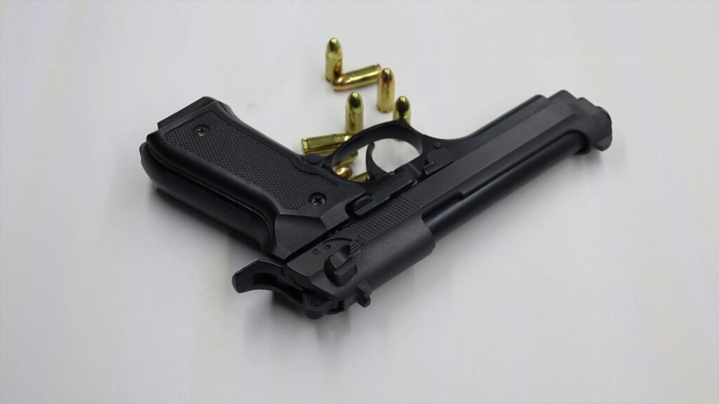Beretta vrea să producă arme în România: transfer complet de tehnologie pentru pistoale, puști și aruncătoare de grenade