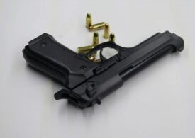 Beretta vrea să producă arme în România: transfer complet de tehnologie pentru pistoale, puști și aruncătoare de grenade