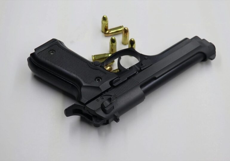 Beretta vrea să producă arme în România: transfer complet de tehnologie pentru pistoale, puști și aruncătoare de grenade