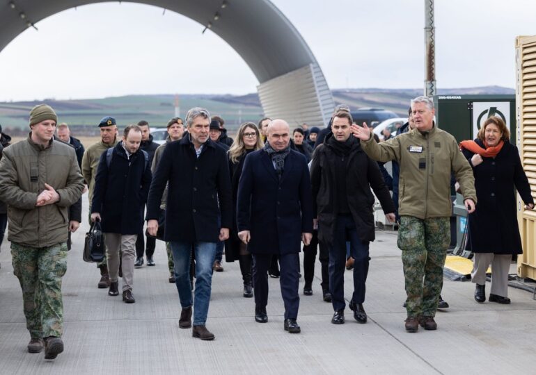 Ilie Bolojan și premierul olandez Dick Schoof au vizitat Baza Aeriană de la Câmpia Turzii