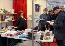 Bolojan a fost camuflat la Gaudeamus. Ce a cumpărat și cum a fost abordat de un cititor nemulțumit (Foto&Video)