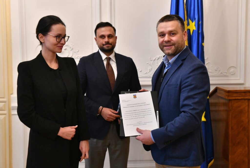 Ciucu a primit certificatul de ales și un cadou: Mai sunt câteva proceduri de urmat. Până atunci, rămân primarul Sectorului 6 și fac treabă