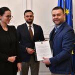 Ciucu a primit certificatul de ales și un cadou: Mai sunt câteva proceduri de urmat. Până atunci, rămân primarul Sectorului 6 și fac treabă