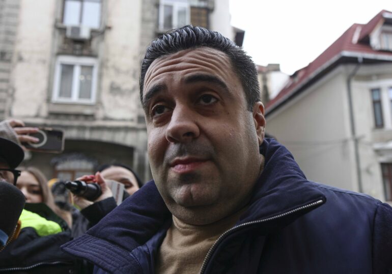 Fost ministru PSD, reținut pentru că a intermediat mita într-un contract de milioane de euro