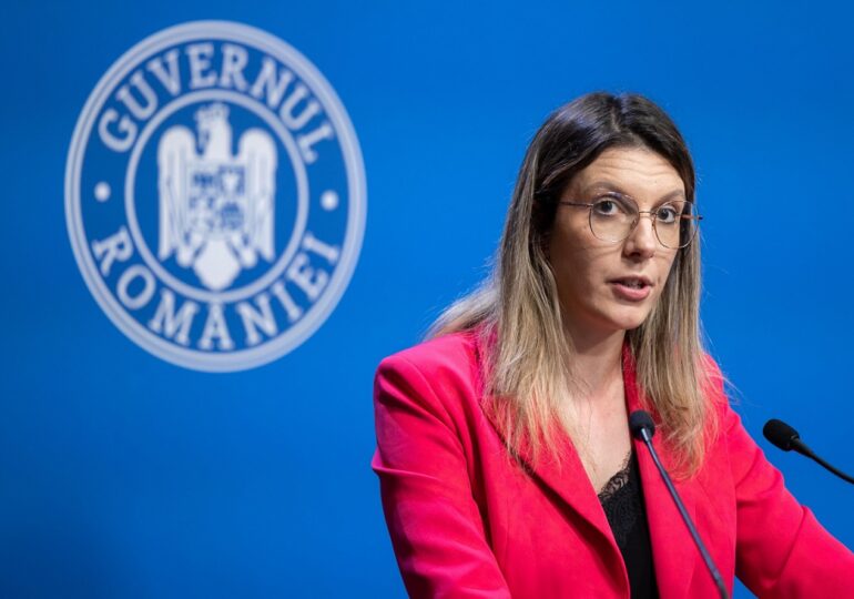 Ministrul Mediului, vizită-surpriză la Paltinu ca să vadă "realitatea necosmetizată". Apa ar trebui să ajungă luni la oameni, dacă nu se schimbă vremea