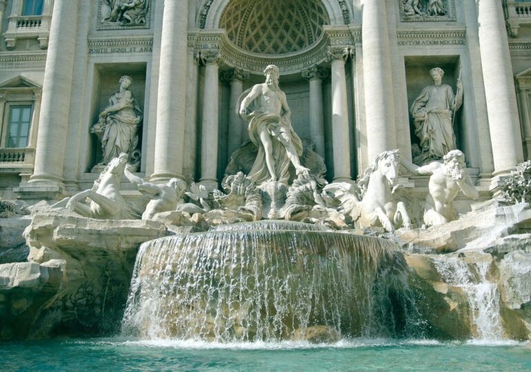 Accesul la Fontana di Trevi se va face contra cost
