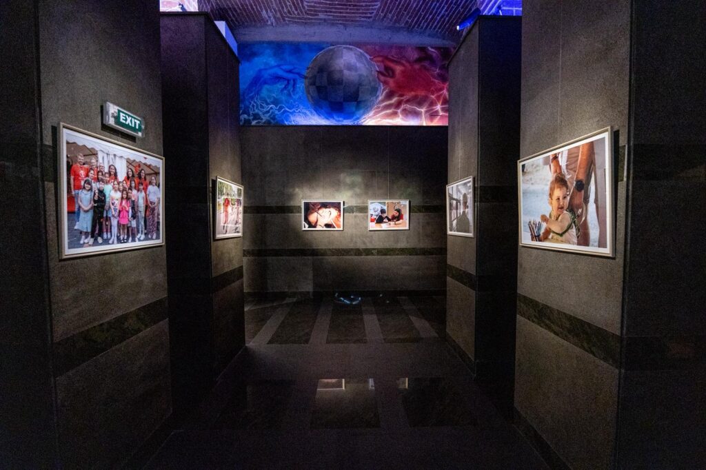 Foto Salvati Copiii_vernisaj expozitie foto (3)