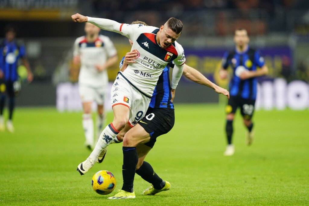 Inter urcă pe primul loc în Serie A după ce trece de Genoa lui Șucu și Stanciu