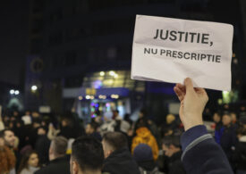 „Hoții prinși, nu prescriși”. Protest cu sute de oameni în fața CSM. Manifestanții cer demisii la vârful sistemului judiciar (Foto & Video)