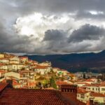 Bijuteria Europei, numită și „cel mai frumos loc de pe Pământ”. Nu este aglomerată, iar cazările sunt accesibile